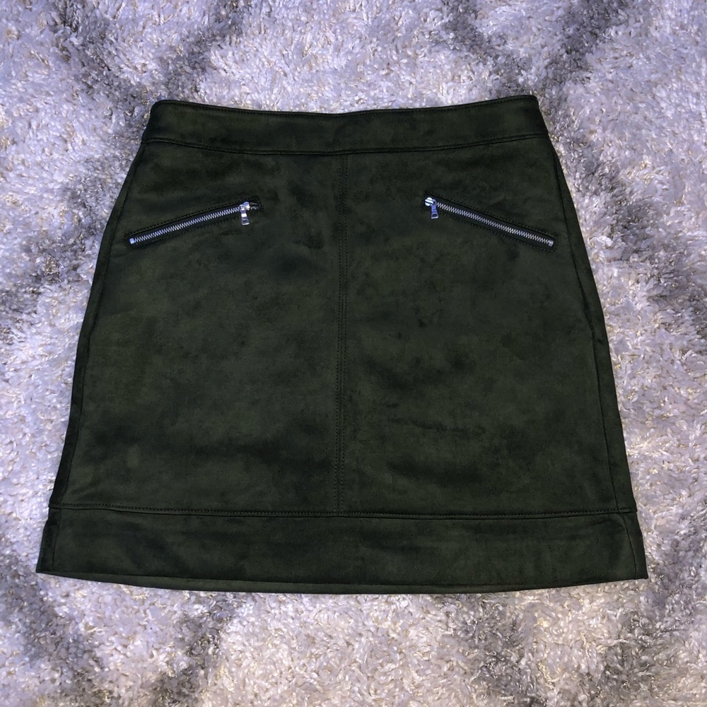 Loft size 6 dark green suede skirt